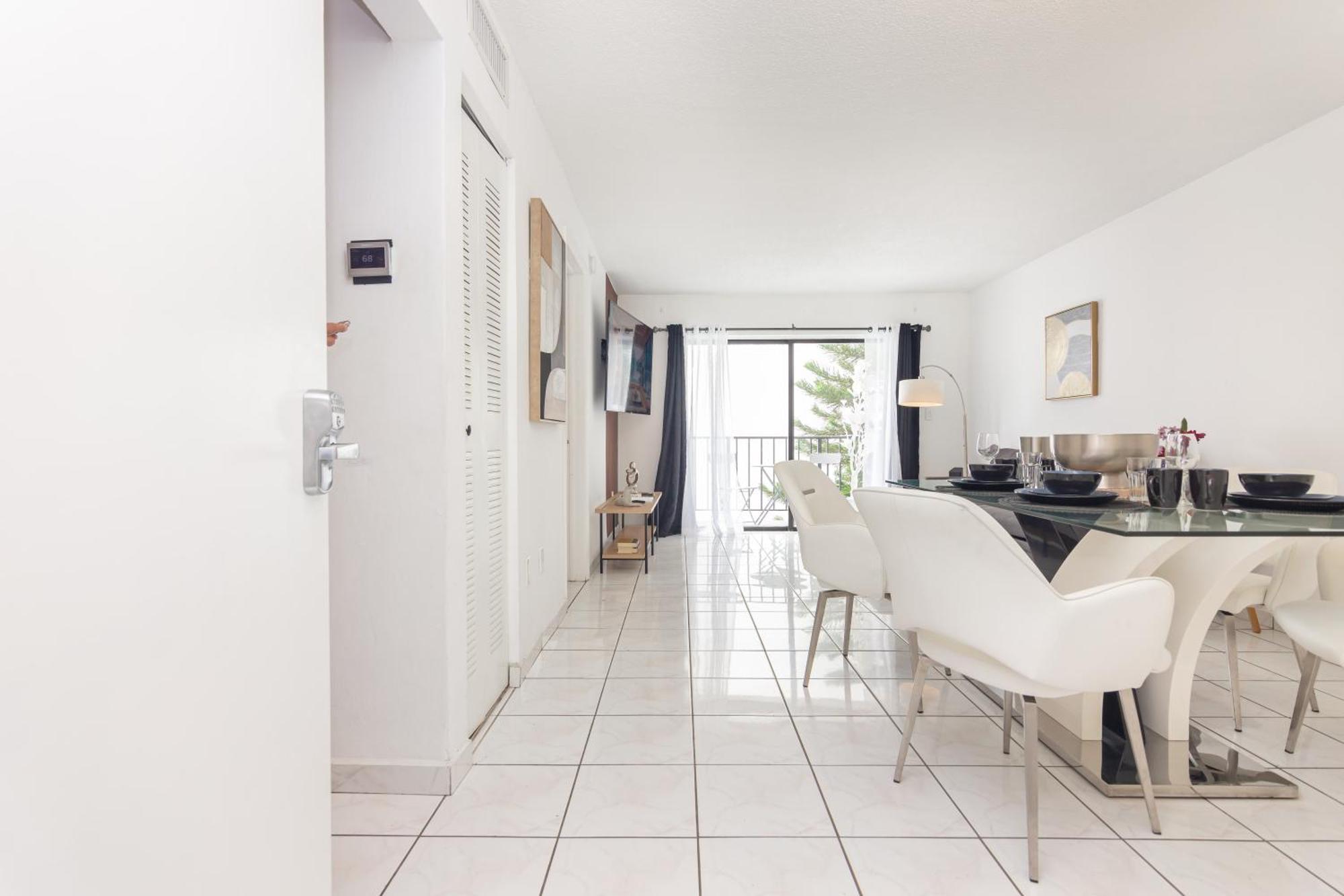 מיאמי One Bedroom Apartment - With Parking & Balcony - Heart Of Wynwood מראה חיצוני תמונה